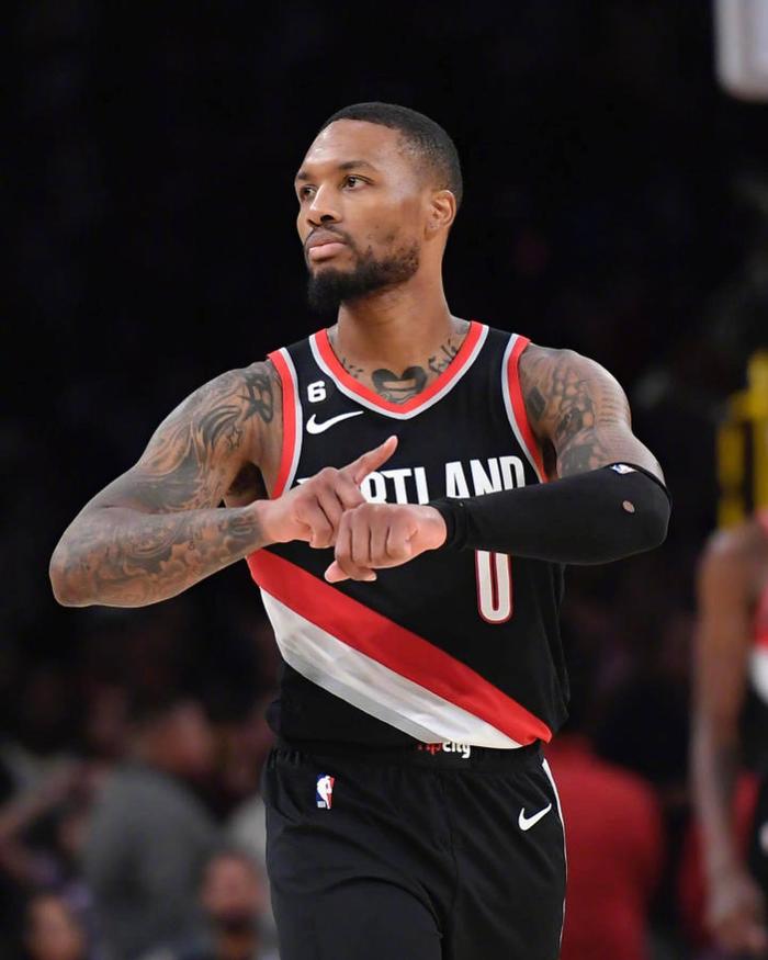 开拓者联手击败步行者！利拉德砍下全队最高分